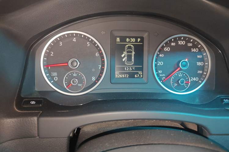 Used Volkswagen Tiguan 2010 1.8TSI Automatic All-Wheel-Drive Elite Edition Odometer Close Up