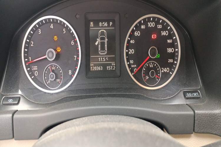 Used Volkswagen Tiguan 2010 2.0 TSI Automatic All-Wheel Drive Flagship Navigation Edition Odometer Close Up