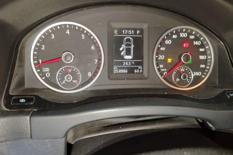 Used Volkswagen Tiguan 2010 2.0 TSI Automatic All-Wheel Drive Flagship Navigation Edition Odometer Close Up