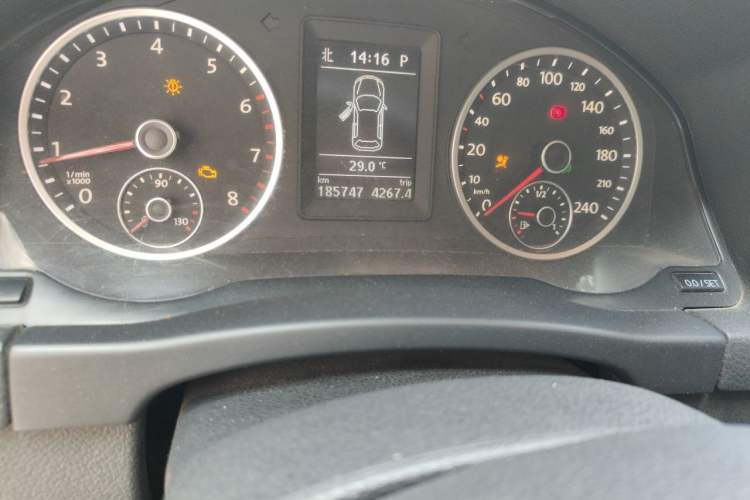 Used Volkswagen Tiguan 2010 2.0 TSI Automatic All-Wheel-Drive Elite Edition Odometer Close Up