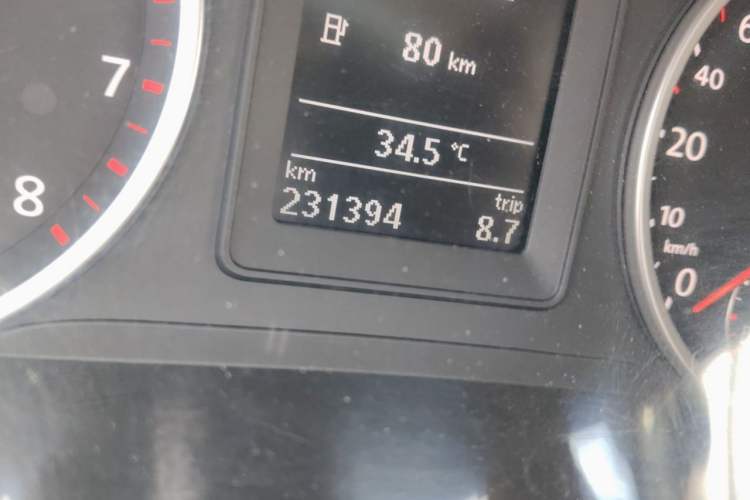 Used Volkswagen Tiguan 2010 1.8 TSI Automatic All-Wheel Drive Fashion Edition Odometer Close Up