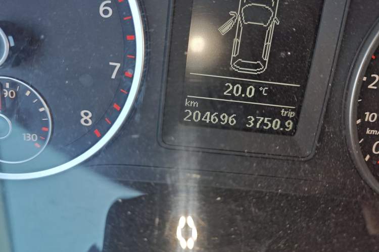 Used Volkswagen Tiguan 2010 2.0 TSI Automatic All-Wheel-Drive Elite Edition Odometer Close Up
