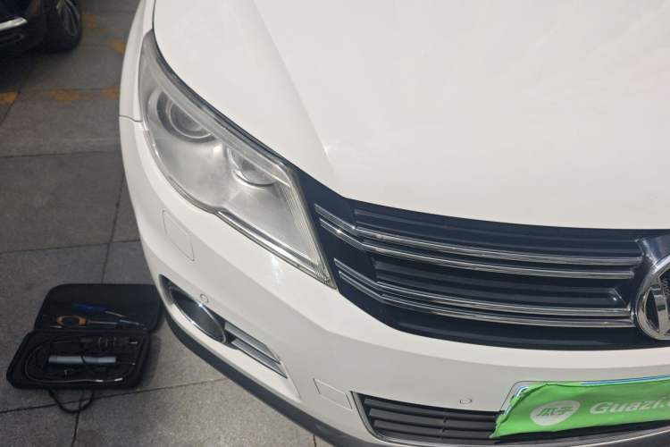 Used Volkswagen Tiguan 2010 2.0 TSI Automatic All-Wheel Drive Flagship Edition Right Front Headlight