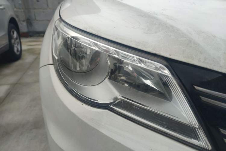 Used Volkswagen Tiguan 2010 1.8TSI Automatic All-Wheel-Drive Elite Edition Right Front Headlight