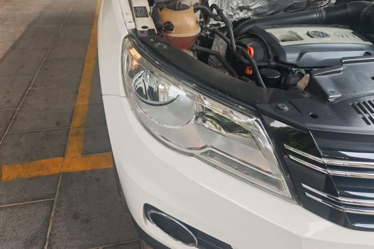 Used Volkswagen Tiguan 2010 1.8TSI Automatic Two-Wheel Drive Elite Edition Right Front Headlight