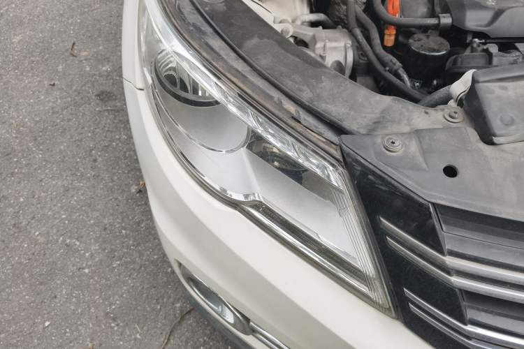 Used Volkswagen Tiguan 2010 1.8 TSI Automatic Two-Wheel Drive Trend Edition Right Front Headlight