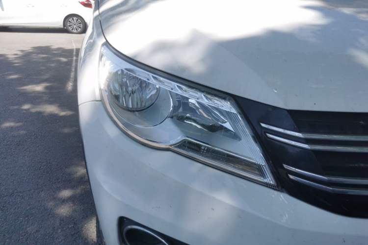 Used Volkswagen Tiguan 2010 1.8TSI Automatic All-Wheel-Drive Elite Edition Right Front Headlight