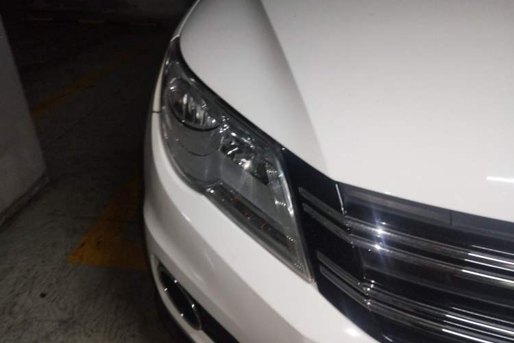 Used Volkswagen Tiguan 2010 1.8TSI Automatic All-Wheel-Drive Elite Edition Right Front Headlight