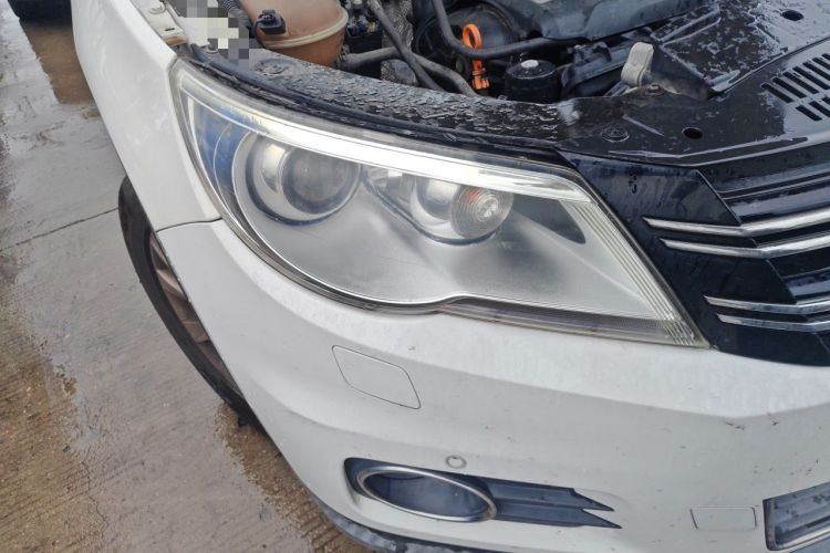 Used Volkswagen Tiguan 2010 2.0 TSI Automatic All-Wheel Drive Flagship Edition Right Front Headlight