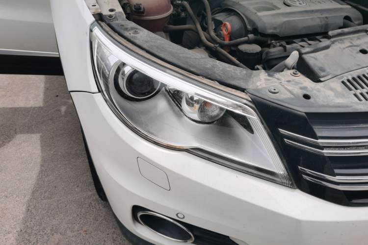 Used Volkswagen Tiguan 2010 2.0 TSI Automatic All-Wheel Drive Flagship Navigation Edition Right Front Headlight