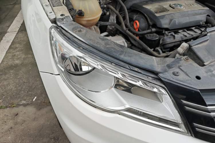 Used Volkswagen Tiguan 2010 1.8TSI Automatic All-Wheel-Drive Elite Edition Right Front Headlight