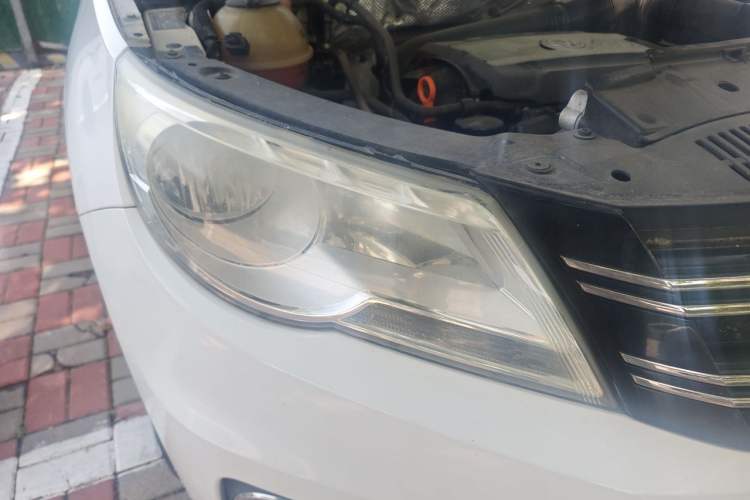 Used Volkswagen Tiguan 2010 1.8TSI Automatic All-Wheel-Drive Elite Edition Right Front Headlight
