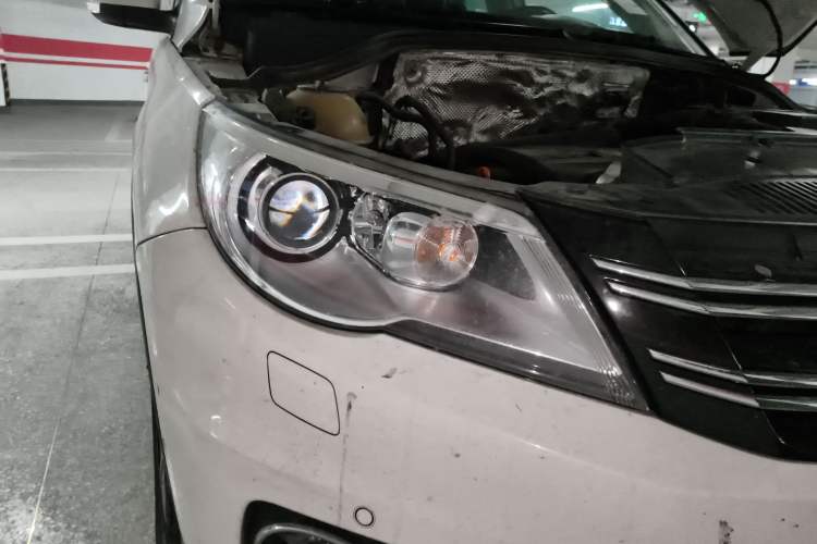 Used Volkswagen Tiguan 2010 2.0 TSI Automatic All-Wheel Drive Flagship Edition Right Front Headlight
