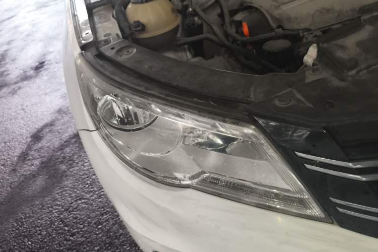 Used Volkswagen Tiguan 2010 1.8TSI Automatic All-Wheel-Drive Elite Edition Right Front Headlight