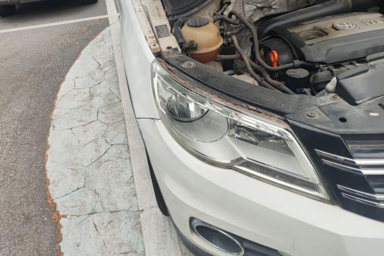 Used Volkswagen Tiguan 2010 1.8TSI Automatic Two-Wheel Drive Elite Edition Right Front Headlight