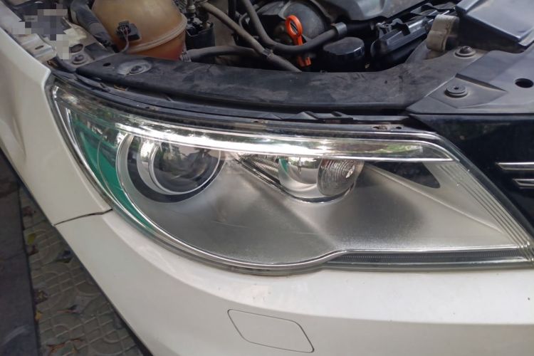 Used Volkswagen Tiguan 2010 2.0 TSI Automatic All-Wheel Drive Flagship Navigation Edition Right Front Headlight