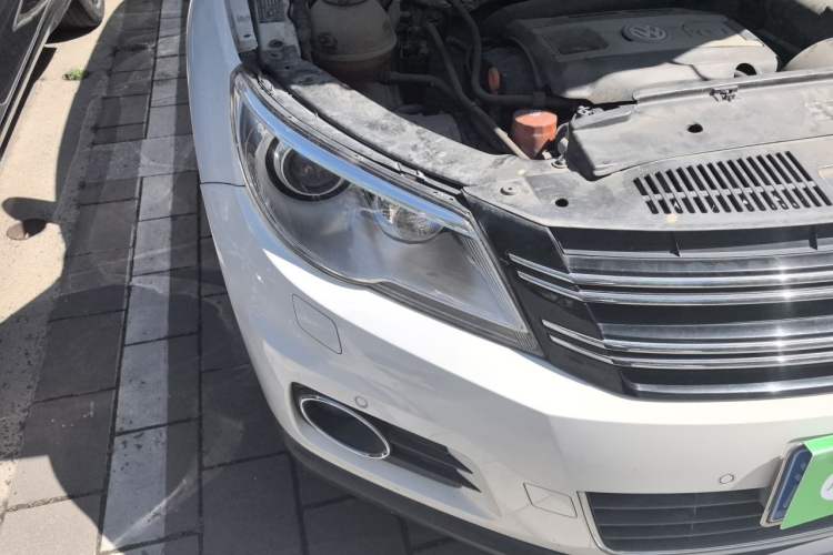 Used Volkswagen Tiguan 2010 2.0 TSI Automatic All-Wheel Drive Flagship Edition Right Front Headlight