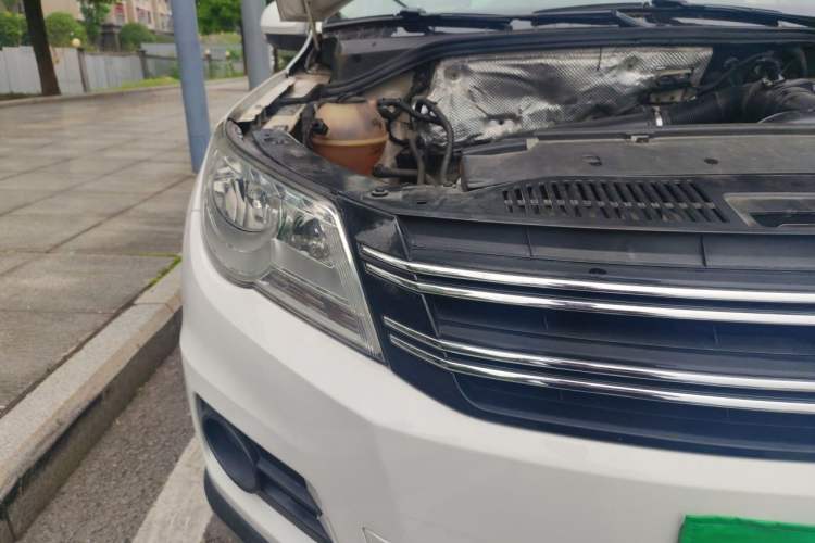 Used Volkswagen Tiguan 2010 1.8 TSI Automatic Two-Wheel Drive Trend Edition Right Front Headlight