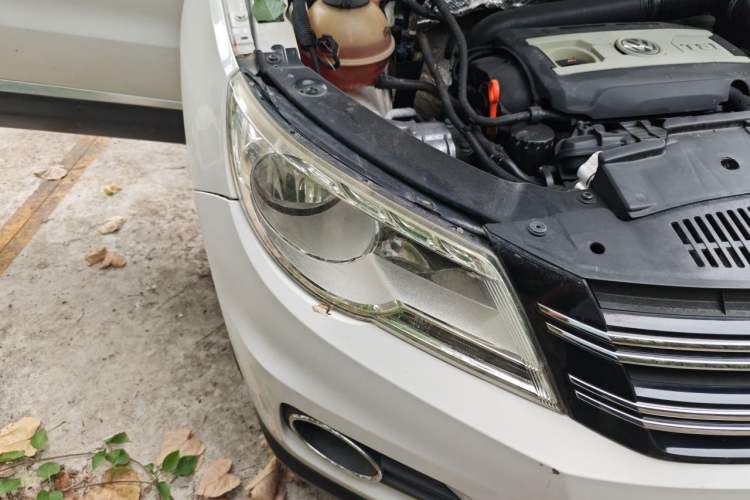 Used Volkswagen Tiguan 2010 1.8TSI Automatic All-Wheel-Drive Elite Edition Right Front Headlight