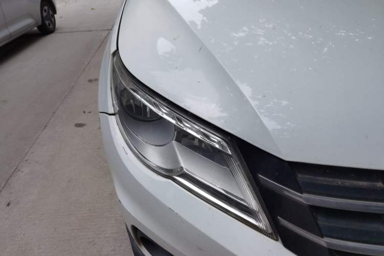 Used Volkswagen Tiguan 2010 1.8 TSI Manual Two-Wheel Drive Urban Edition Right Front Headlight
