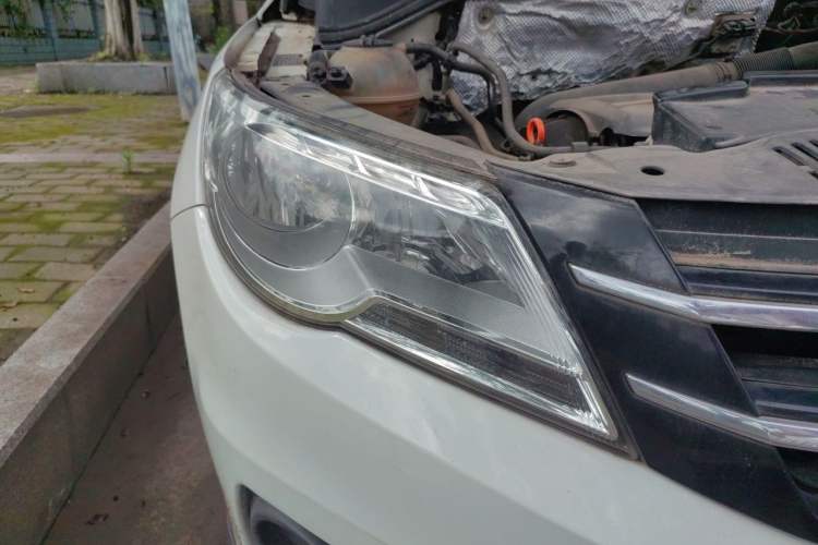 Used Volkswagen Tiguan 2010 1.8 TSI Manual Two-Wheel Drive Urban Edition Right Front Headlight