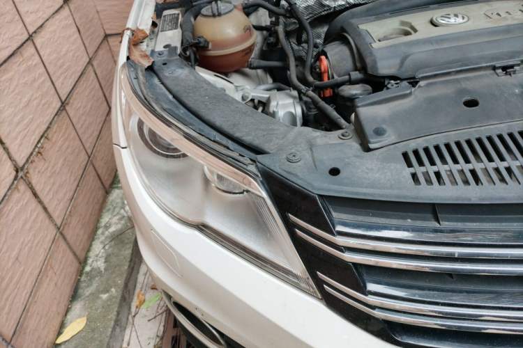 Used Volkswagen Tiguan 2010 2.0 TSI Automatic All-Wheel Drive Flagship Edition Right Front Headlight