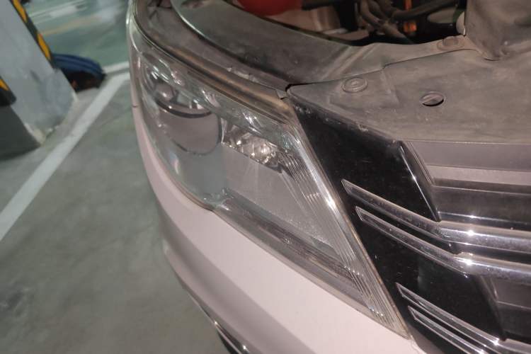 Used Volkswagen Tiguan 2010 1.8TSI Automatic All-Wheel-Drive Elite Edition Right Front Headlight
