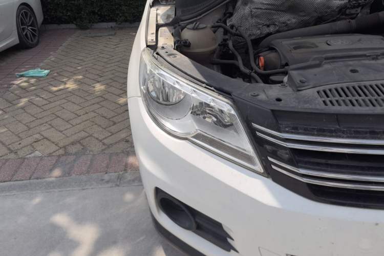 Used Volkswagen Tiguan 2010 1.8 TSI Automatic Two-Wheel Drive Trend Edition Right Front Headlight