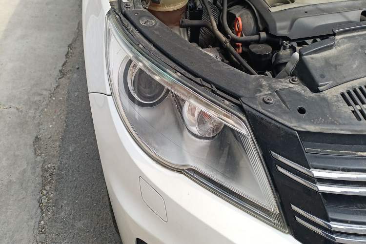 Used Volkswagen Tiguan 2010 2.0 TSI Automatic All-Wheel Drive Flagship Navigation Edition Right Front Headlight
