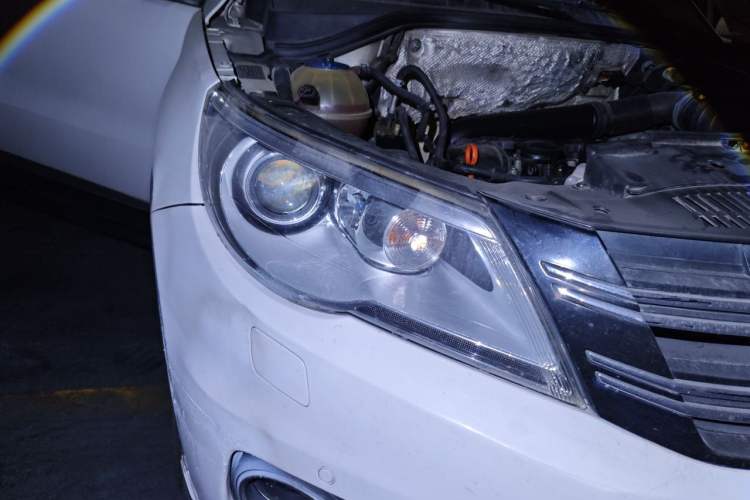 Used Volkswagen Tiguan 2010 2.0 TSI Automatic All-Wheel Drive Flagship Navigation Edition Right Front Headlight