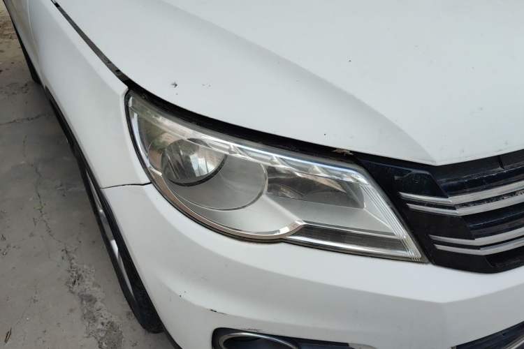 Used Volkswagen Tiguan 2010 2.0 TSI Automatic All-Wheel-Drive Elite Edition Right Front Headlight