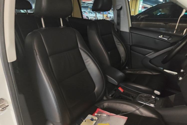 Used Volkswagen Tiguan 2010 1.8 TSI Automatic All-Wheel Drive Fashion Edition Right Front Seat