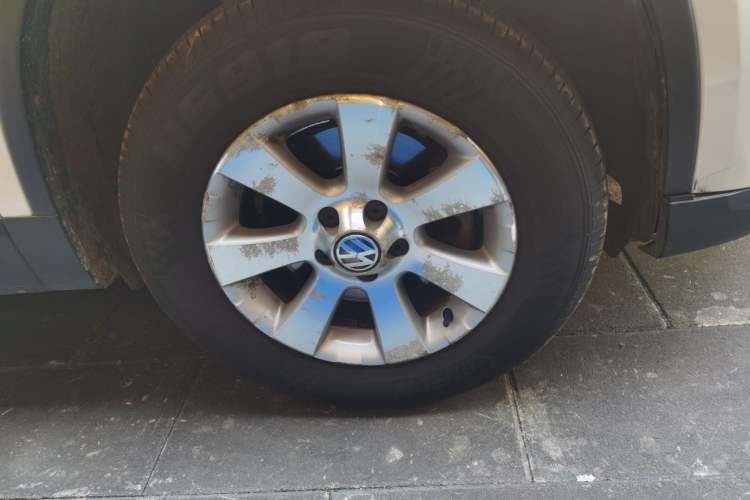 Used Volkswagen Tiguan 2010 1.8 TSI Automatic All-Wheel Drive Fashion Edition Right Front Wheel Hub