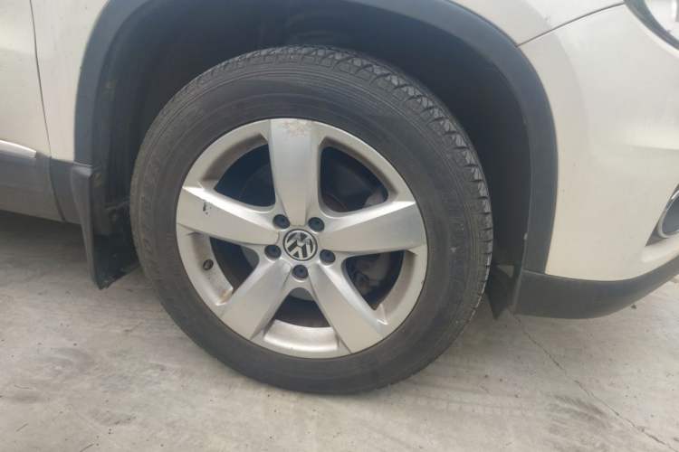 Used Volkswagen Tiguan 2010 1.8TSI Automatic All-Wheel-Drive Elite Edition Right Front Wheel Hub