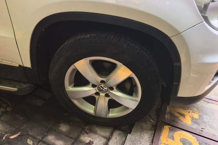 Used Volkswagen Tiguan 2010 1.8TSI Automatic All-Wheel-Drive Elite Edition Right Front Wheel Hub