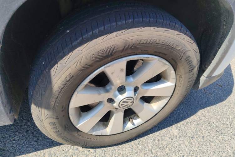 Used Volkswagen Tiguan 2010 1.8 TSI Automatic Two-Wheel Drive Trend Edition Right Front Wheel Hub