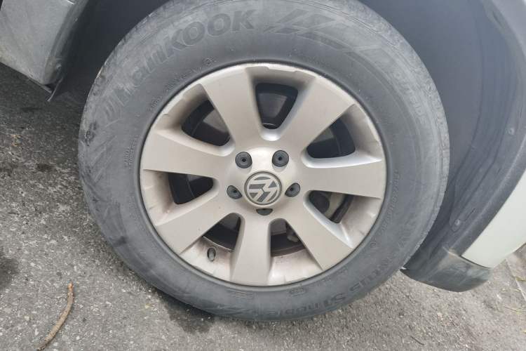 Used Volkswagen Tiguan 2010 1.8 TSI Automatic Two-Wheel Drive Trend Edition Right Front Wheel Hub