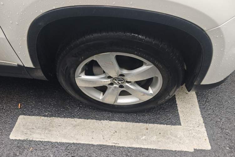Used Volkswagen Tiguan 2010 1.8TSI Automatic Two-Wheel Drive Elite Edition Right Front Wheel Hub