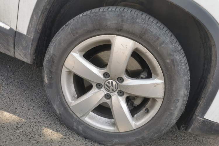 Used Volkswagen Tiguan 2010 1.8TSI Automatic All-Wheel-Drive Elite Edition Right Front Wheel Hub