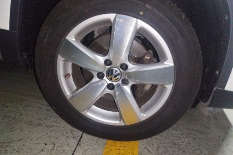Used Volkswagen Tiguan 2010 1.8TSI Automatic All-Wheel-Drive Elite Edition Right Front Wheel Hub