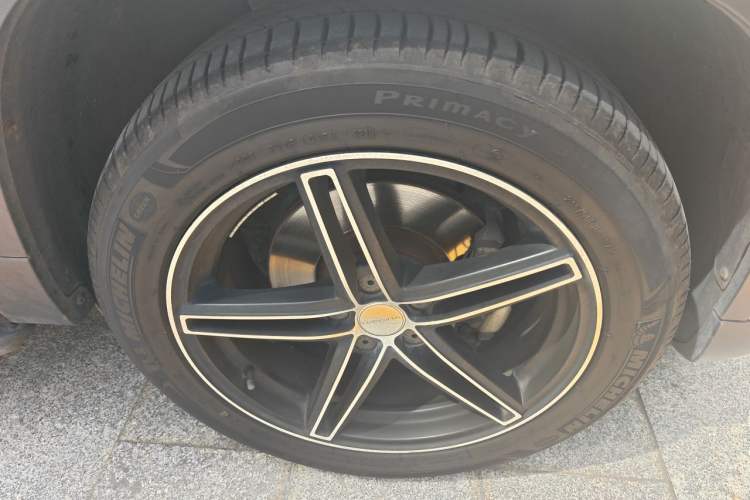 Used Volkswagen Tiguan 2010 1.8 TSI Automatic All-Wheel Drive Fashion Edition Right Front Wheel Hub