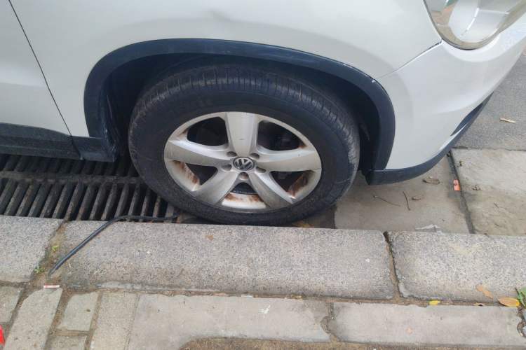 Used Volkswagen Tiguan 2010 1.8 TSI Automatic Two-Wheel Drive Urban Edition Right Front Wheel Hub