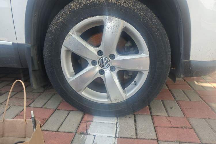 Used Volkswagen Tiguan 2010 1.8TSI Automatic All-Wheel-Drive Elite Edition Right Front Wheel Hub