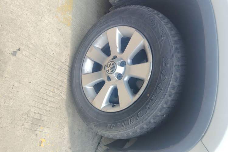 Used Volkswagen Tiguan 2010 1.8 TSI Automatic All-Wheel Drive Fashion Edition Right Front Wheel Hub
