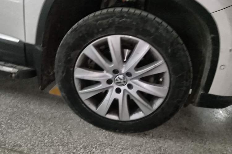 Used Volkswagen Tiguan 2010 2.0 TSI Automatic All-Wheel Drive Flagship Edition Right Front Wheel Hub