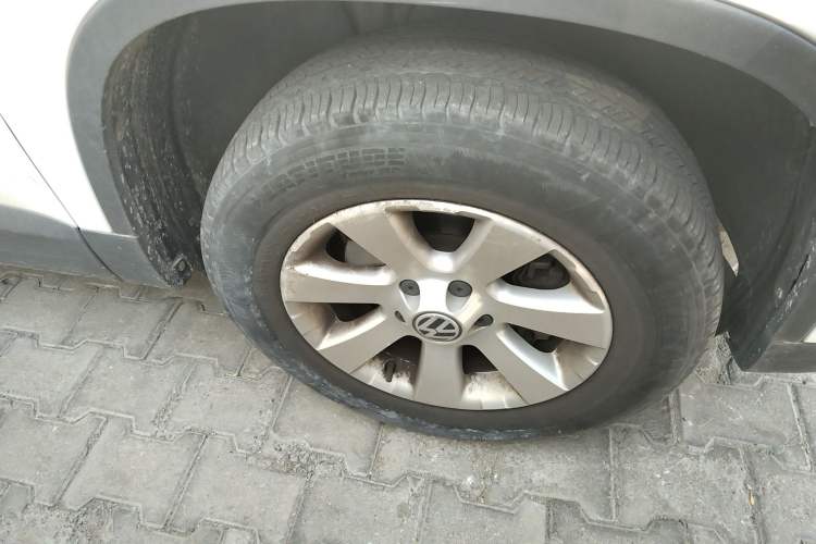 Used Volkswagen Tiguan 2010 1.8 TSI Automatic Two-Wheel Drive Trend Edition Right Front Wheel Hub