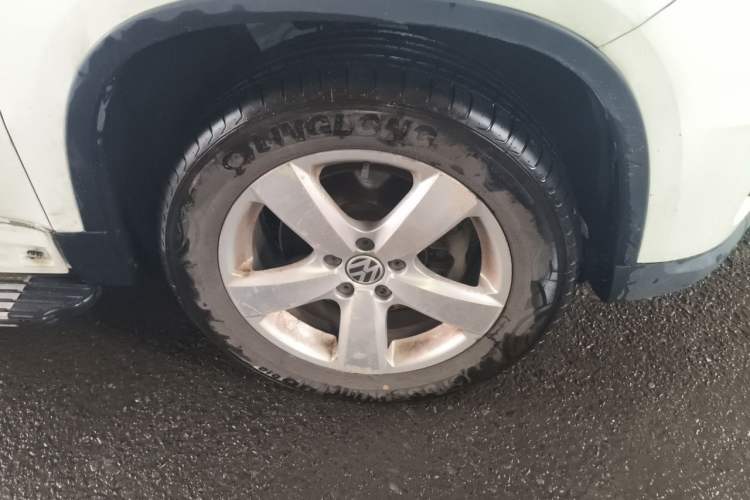 Used Volkswagen Tiguan 2010 1.8TSI Automatic All-Wheel-Drive Elite Edition Right Front Wheel Hub