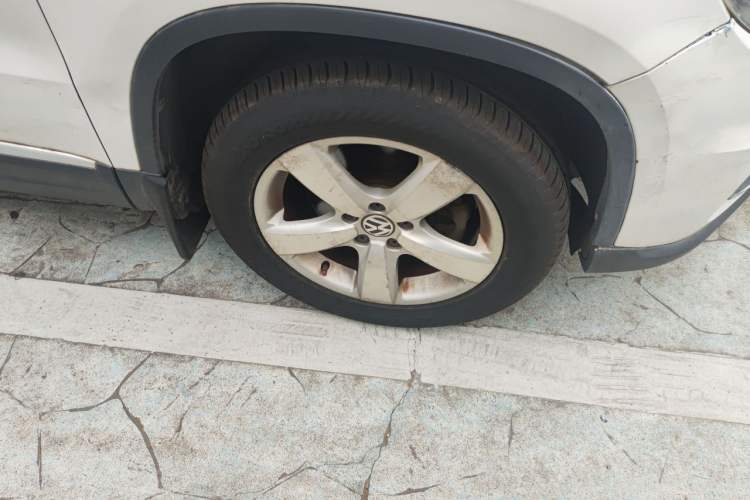 Used Volkswagen Tiguan 2010 1.8TSI Automatic Two-Wheel Drive Elite Edition Right Front Wheel Hub