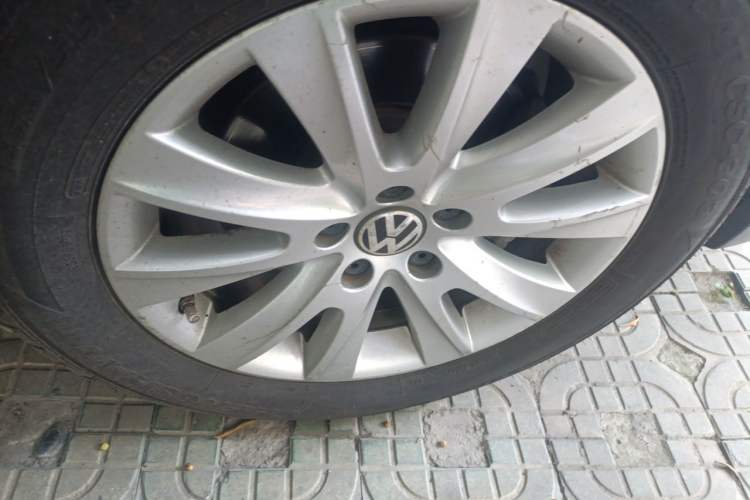 Used Volkswagen Tiguan 2010 2.0 TSI Automatic All-Wheel Drive Flagship Navigation Edition Right Front Wheel Hub
