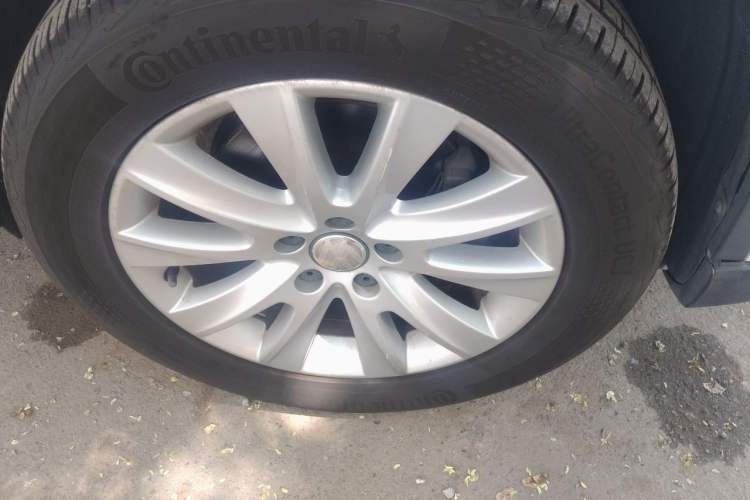Used Volkswagen Tiguan 2010 2.0 TSI Automatic All-Wheel Drive Flagship Edition Right Front Wheel Hub